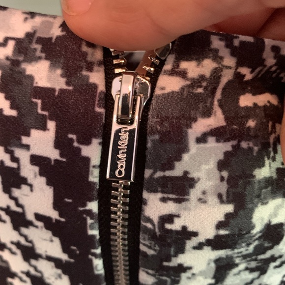 Calvin Klein bell sleeve dress.‎ Worn twice. 129 retail - Picture 5 of 6